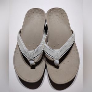 Vionic Sandals size 9 Tan and off white